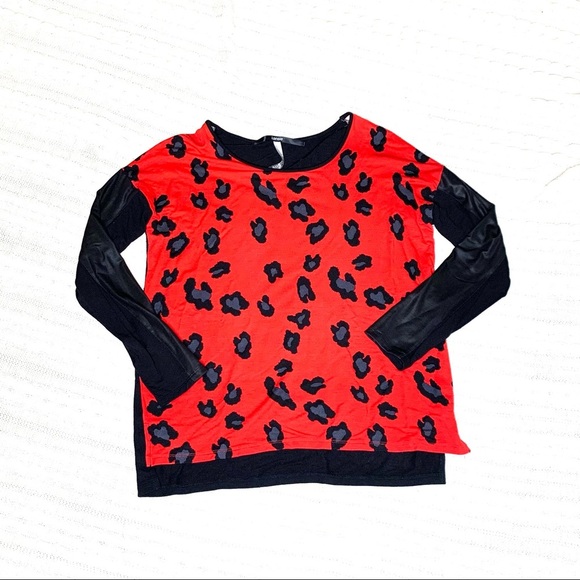 Kensie lightweight long sleeve top, back is black - Picture 2 of 4